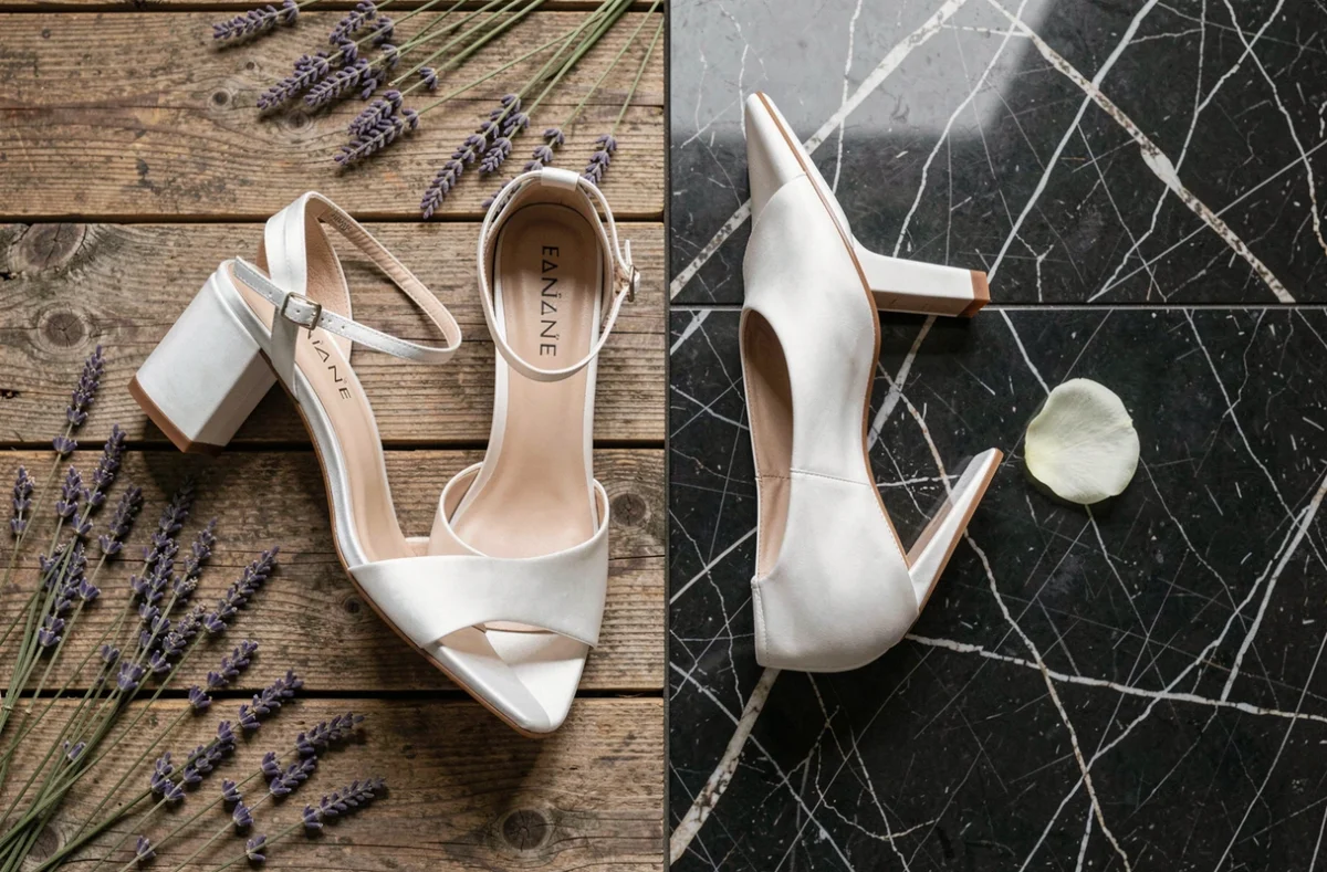 Comparaison de deux paires de chaussures blanches de mariée côte à côte sur bois rustique et marbre poli symbolisant mariage champêtre et urbain